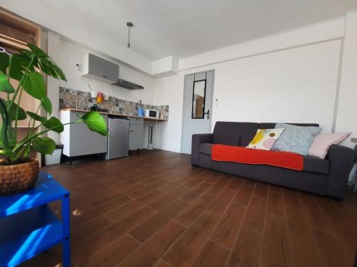 Pasteur House | La chambre 2, Climatisée AC, Calme, Cuisine privée