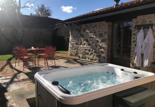 Maisonnais-sur-Tardoire House | La Charnière Chadalais