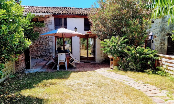 Saint-Just-Luzac House | La Charrue 4 bedroom house