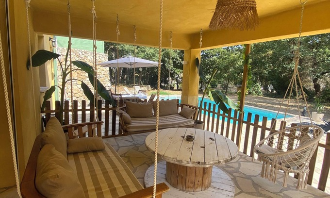 Saint-Paul-en-Foret Villa | La Cigale - Dogfriendly ground floor villa with pool and large garden