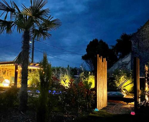 Jouarre Apartment | La Clé des Champs - Studio PiscineSPA-Sauna au jardin tropical idyllique et bucolique