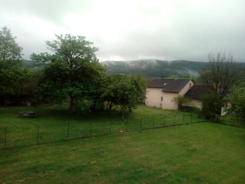 Saint-Come-d'Olt Bed & Breakfast | La clématite d olt