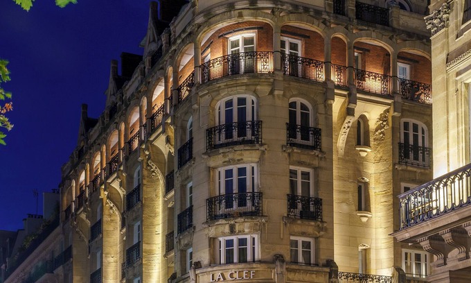 Palais-Royal Apartment | La Clef Louvre Paris by The Crest Collection