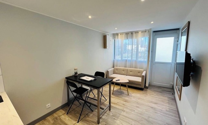 Barbatre Apartment | La Cour Barbatre | Sciences Po | Centre-ville