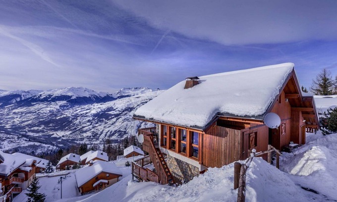 Vallandry Ski Chalet | La Couronne is a spacious ski chalet that sleeps 10p over 3 floors