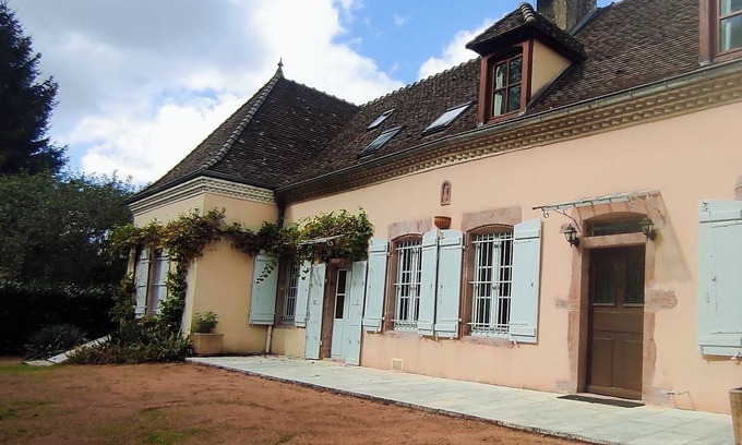 Saint-Etienne-en-Bresse House | La Demeure de l'Intendant - 15-person gîte with 9000m2 grounds and swimming pool
