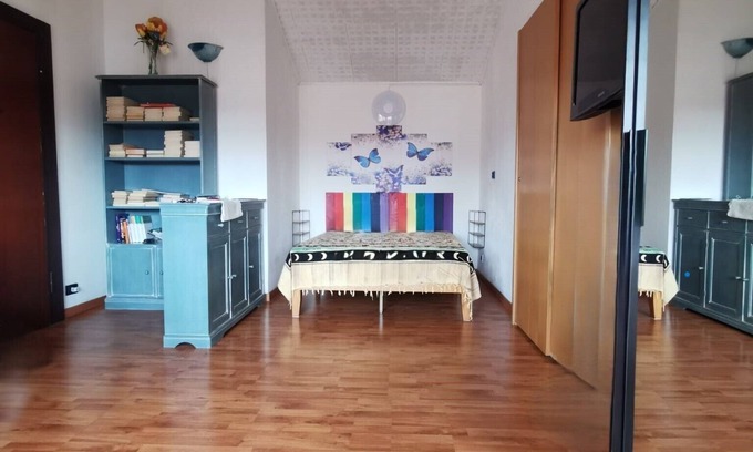 Quartiere XI Portuense Apartment | La Farfalla by Manu site in Marconi area, ideal for couples and business trips.