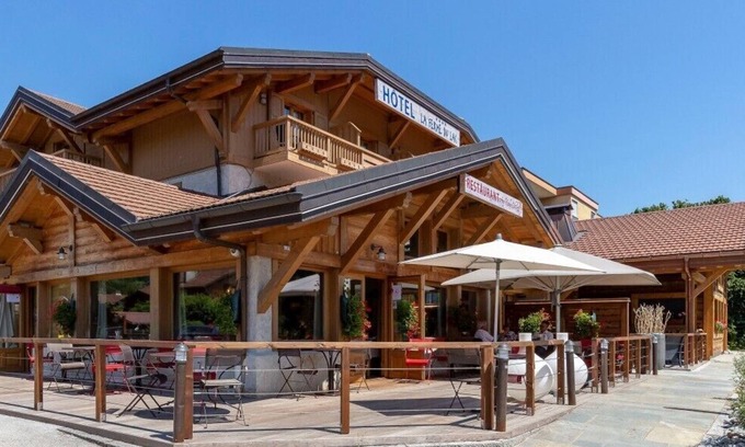 Thyez Hotel | La Ferme du Lac