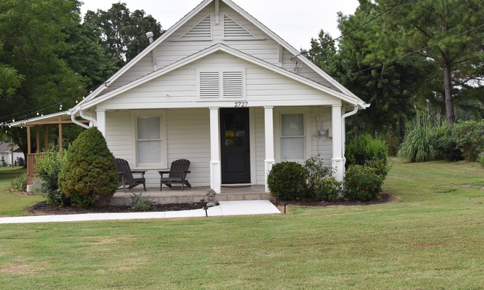 Rogers Other | La Ferme - french for country farmhouse 3BR/1BA in Rogers. Close to LPGA.