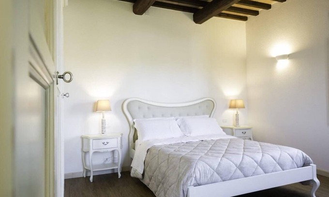 Marsciano Apartment | La Fiaccola, elegant suite with fireplace