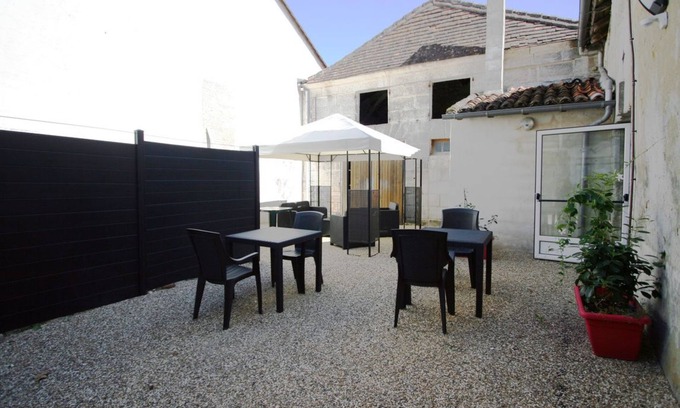 La Tour-Blanche-Cercles Bed & Breakfast | La Fin De La Faim