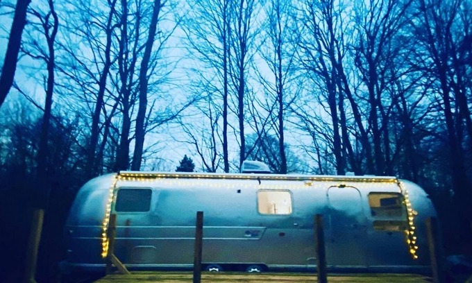 Lac-Brome House | La Fostair, Airstream in the countryside