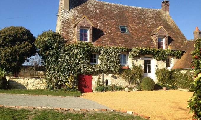 Trizay-Coutretot-Saint-Serge House | La Petite Mairie Gîte - Self Catering Rental