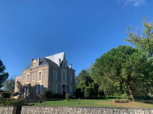 Saint-Martin-de-Riberac House | La Garde - Chambre D'hôte
