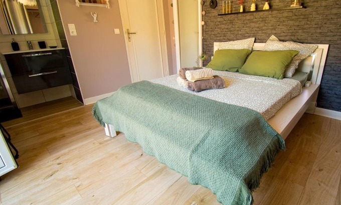 Saussens Bed & Breakfast | La Grande Arche de Gaïa