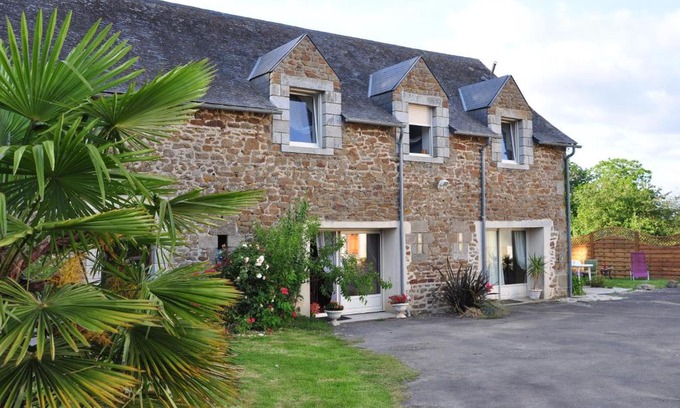 Saint-Georges-Buttavent Bed & Breakfast | La Grande Malardiere