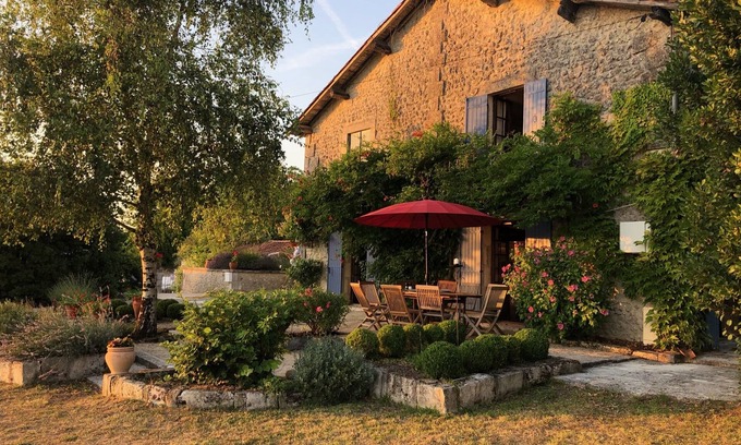 Saint-Martial-Viveyrol House | La Grange, beautiful barn conversion with private swimming pool in rural setting