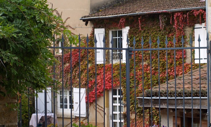 Coutouvre House | La Grange: the Semaille room