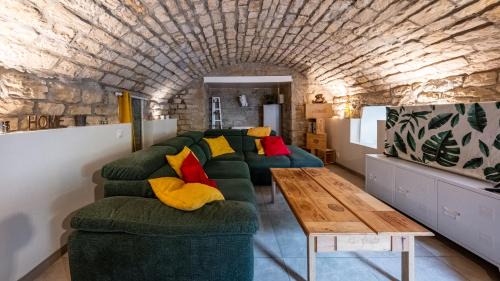Dijon Apartment | La Grotte Bourguignonne, Terrasse extérieure