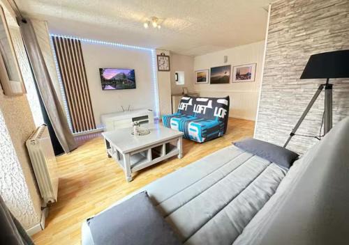 Saint-Genes-Champanelle House | La guinguette bleue