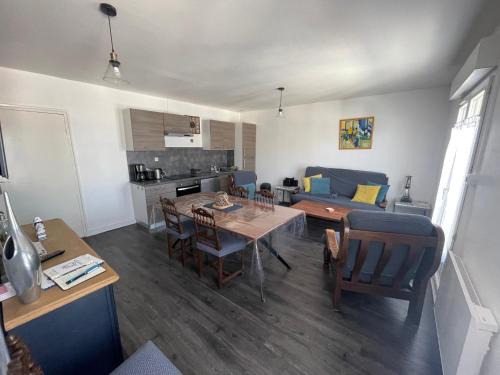 Brignogan-Plage Apartment | La légende Pontsuval 2eme étage - Centre-ville Brignogan-Plages , 300 m des plages