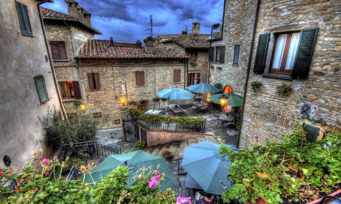 Montone Hotel | La Locanda del Capitano