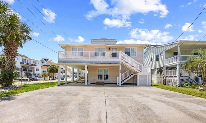 North Myrtle Beach House | La Luna in Cherry Grove