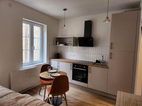 Petite-France Apartment | La météorite