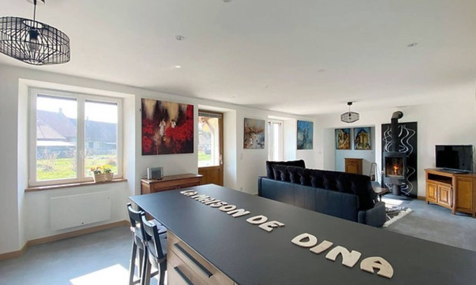 Saint-Christophe-la-Grotte House | La Maison De Dina