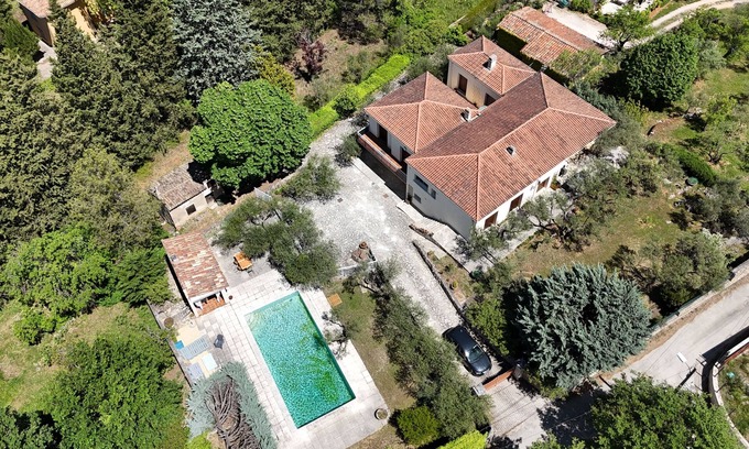 Brignoles House | La Magadorelle - Villa Spacieuse - 5 chb & Piscine