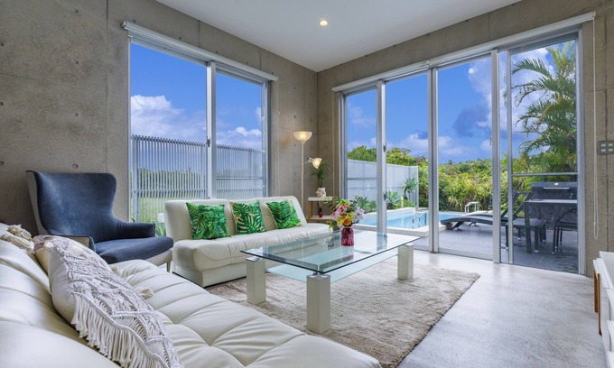 Kadena-cho Villa | La Maison Blanche