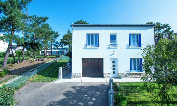 Crozon House | La Maison Bleue | Beautiful sea and garden view