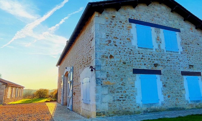 Les Pins House | La Maison d'Ipso, gîte 6 people, Les Pins, Charente
