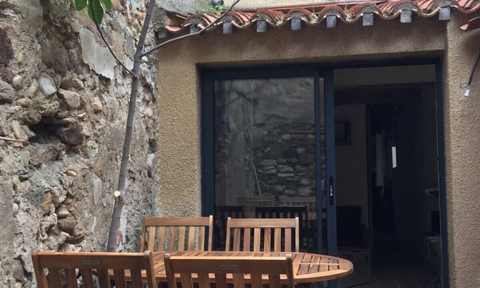 Luc-sur-Orbieu House | La Maison de Célestine, in the heart of the Corbières, in a winegrowing village.