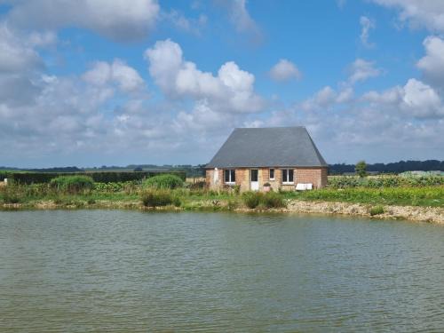 Doudeville Apartment | La Maison de la Mare