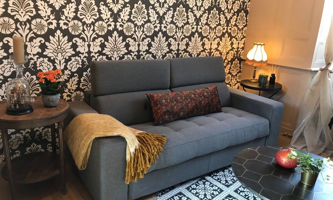 Dinan Apartment | La Maison de Poupée -Apartment-Ensuite with Bath