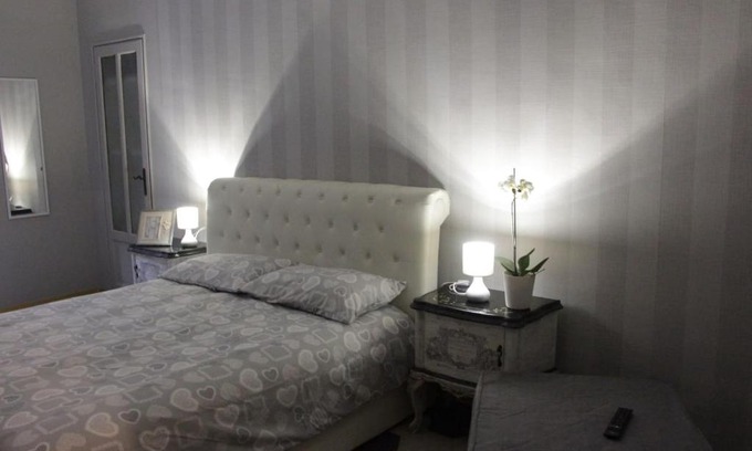 Historic Centre Apartment | La Maison des Amis