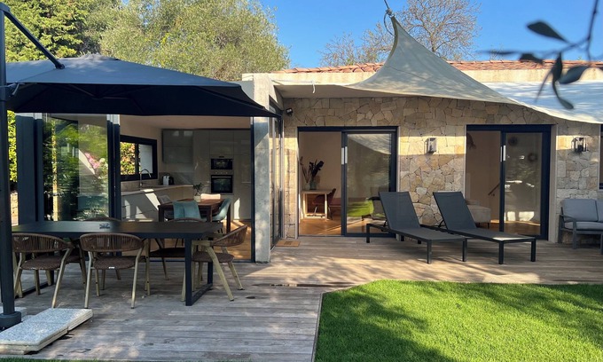 Mougins House | La maison des oliviers, elegant, central, 10 minutes from Cannes beaches