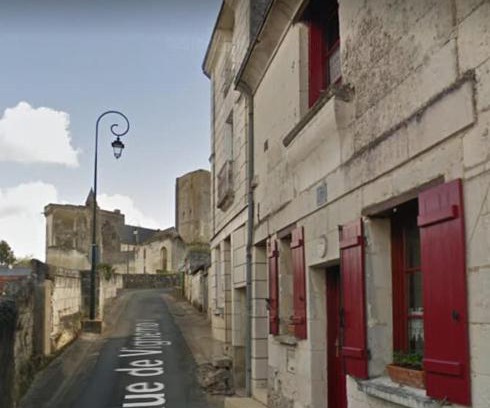 Loches House | La Maison du Donjon - Gites de 8 personnes, parking privé avec jardin terrasse