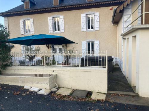 Ledeuix House | La Maison du soleil L Aulhere 3 étoiles ,Maison familiale 6-7 personnes, Grand Jacuzzi 6 p , Repas traiteur et massages bien-être en option