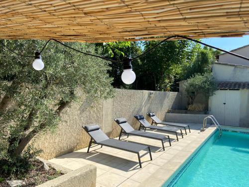 Vedene House | La maison en couleurs 3 étoiles, avec piscine