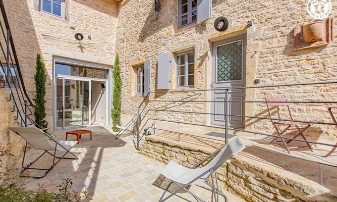 Mazille House | La Maison sur la Place