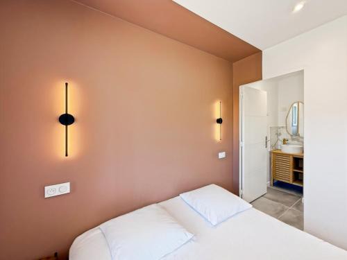 Saint-Ouen-des-Alleux House | La Maisonnette - Jardin & Calme