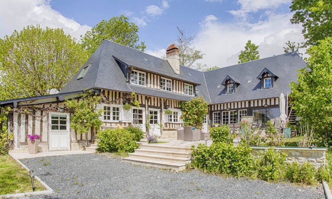 Bonneville-sur-Touques Villa | La Mamana - Deauville charming house, 5mn from Deauville center- Swimming pool-Tennis