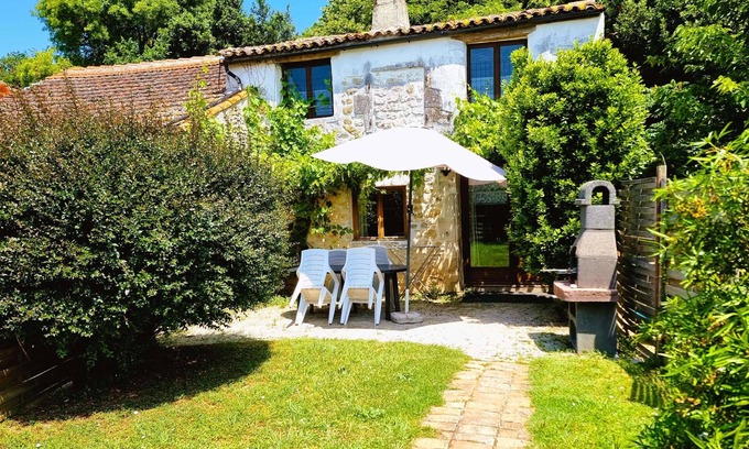 Saint-Just-Luzac House | La Mangeoire 2 bedroom cottage