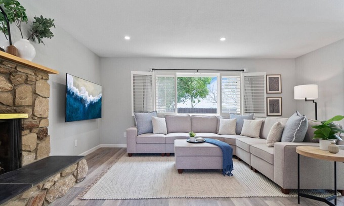 San Carlos Apartment | La Mesa 5BR | Pickleball Court + Hot Tub