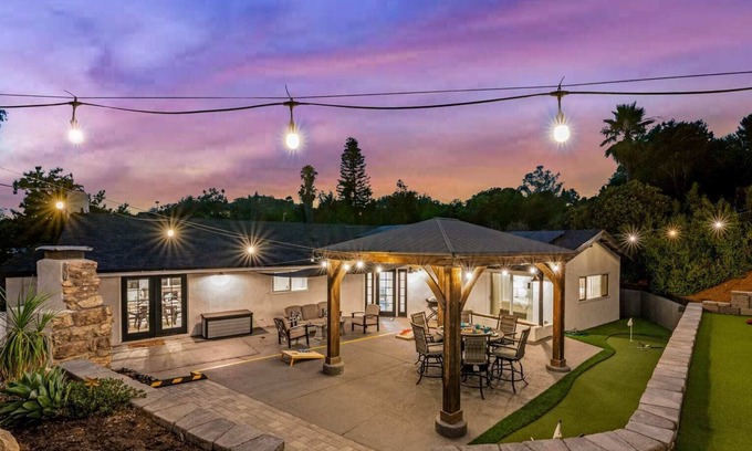Casa de Oro-Mount Helix House | La Mesa Hideaway- Avocado Abode!
