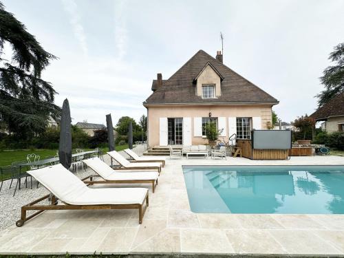 Meslay-le-Vidame Villa | La Meslaysienne - Comfortable house, swimming pool