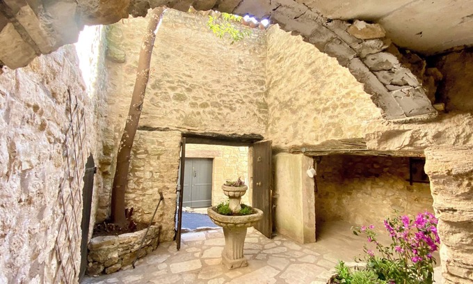 Caseneuve House | La Mistraline, Village House in the heart of Provence, 2 Bdrms 2 Baths