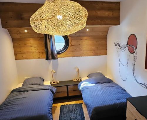 Saint-Omer Boat Rental | La Péniche - Gîte de groupe insolite